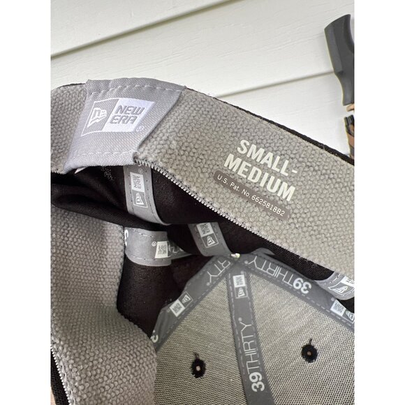 New Era NFL Atlanta Falcons 39Thirty S/M Cap Black & Red Honeycomb Brim Stretch - Picture 5 of 5